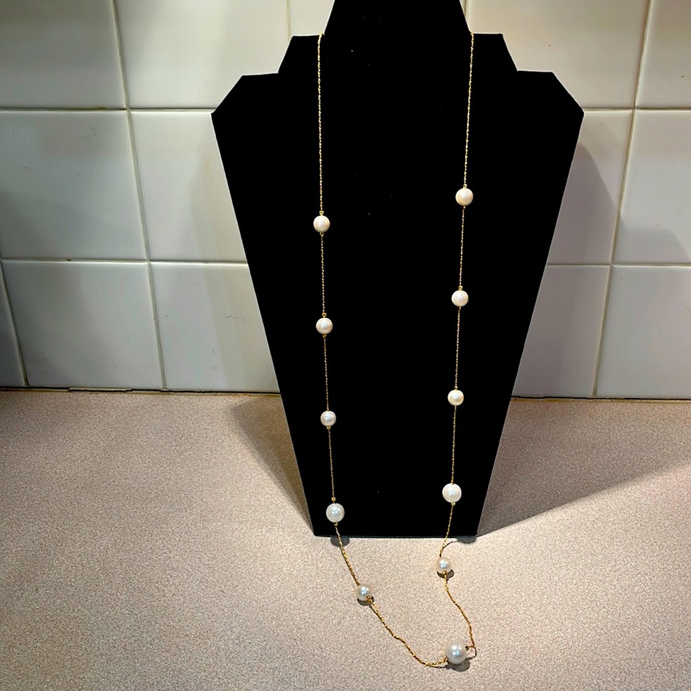Necklace with faux pearls